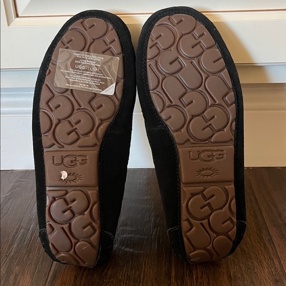 NWT Ugg Ainsley Scalloped Slippers - Picture 8 of 8